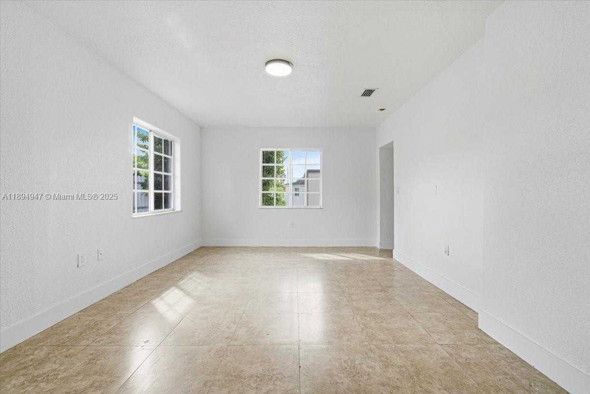 Small Image of 257 WEST 44TH ST, Hialeah Number 19
