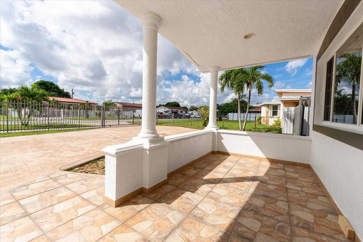 Small Image of 257 WEST 44TH ST, Hialeah Number 2