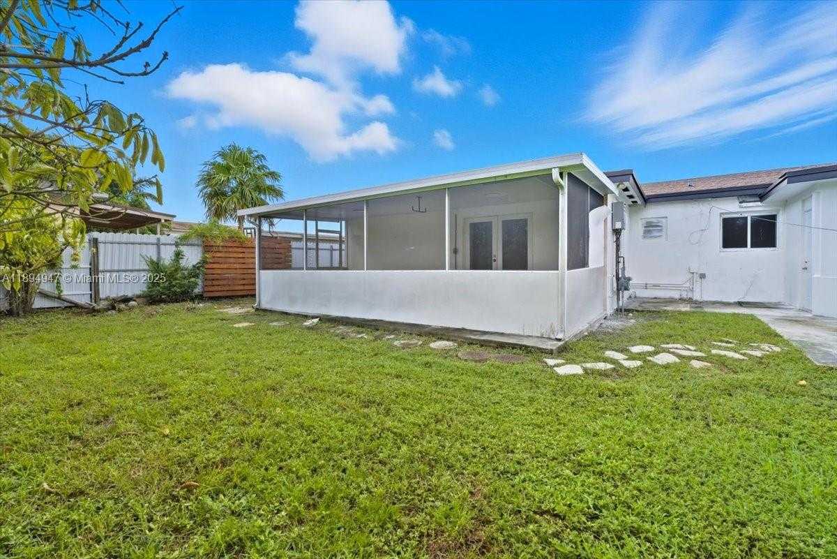 Small Image of 257 WEST 44TH ST, Hialeah Number 31