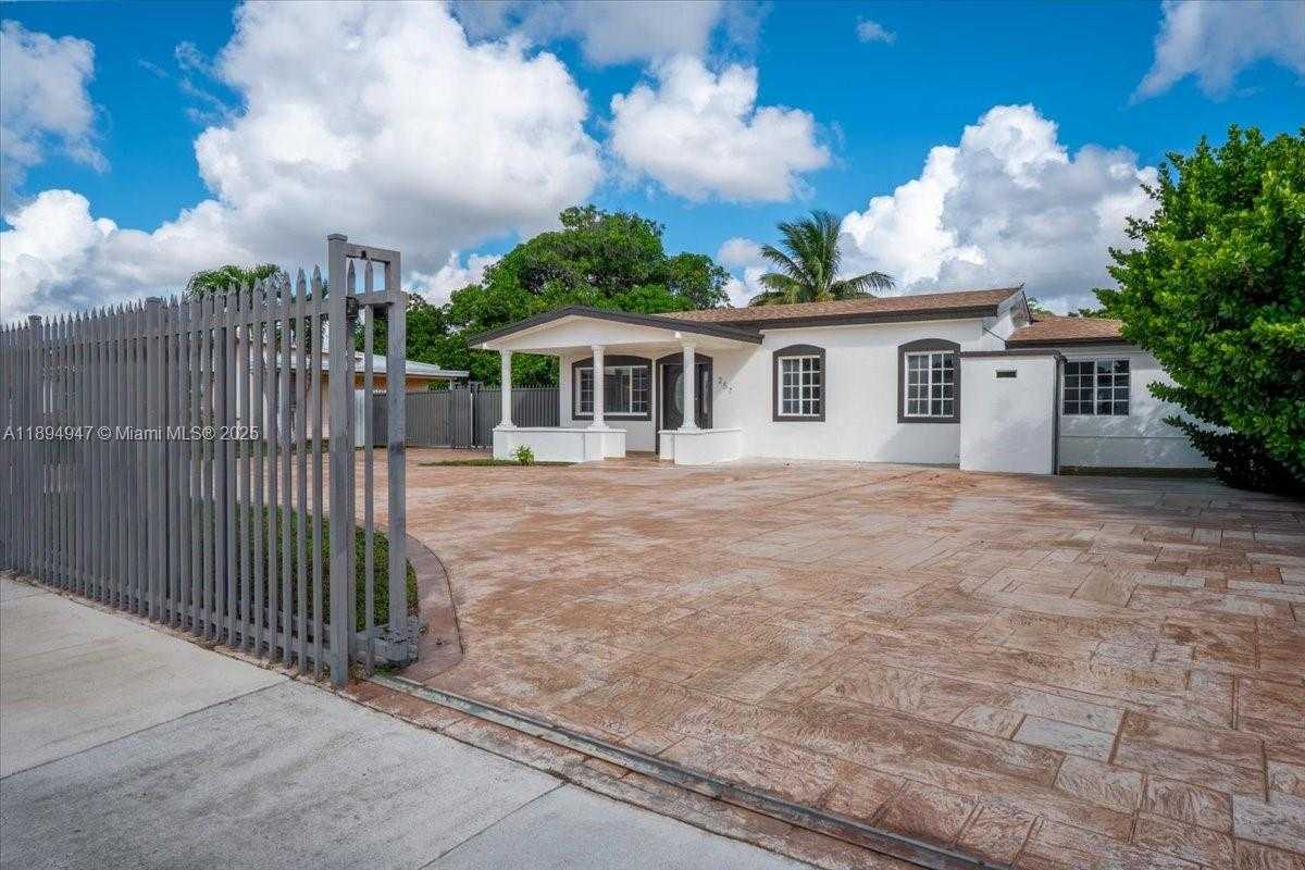 Small Image of 257 WEST 44TH ST, Hialeah Number 32