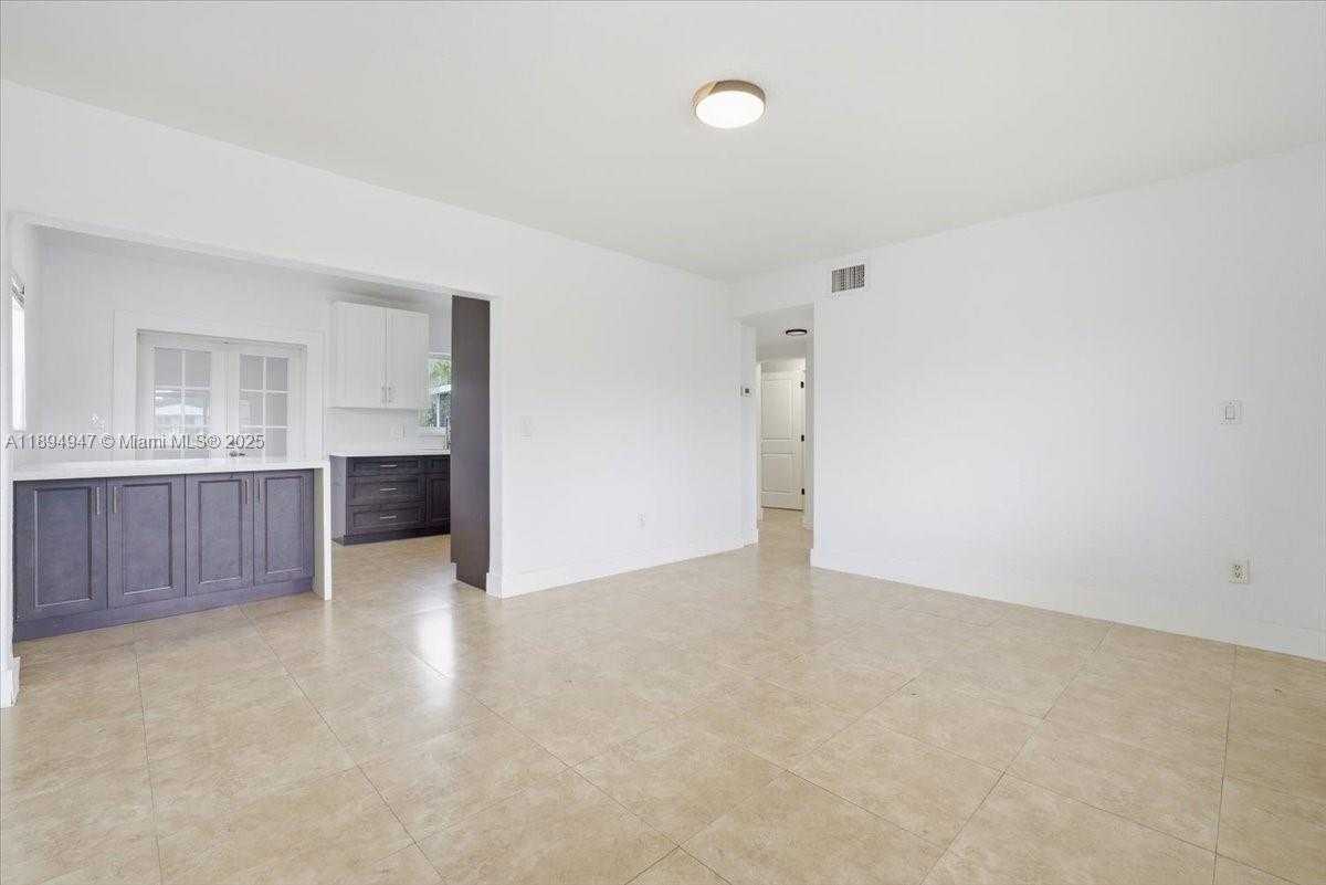 Small Image of 257 WEST 44TH ST, Hialeah Number 5