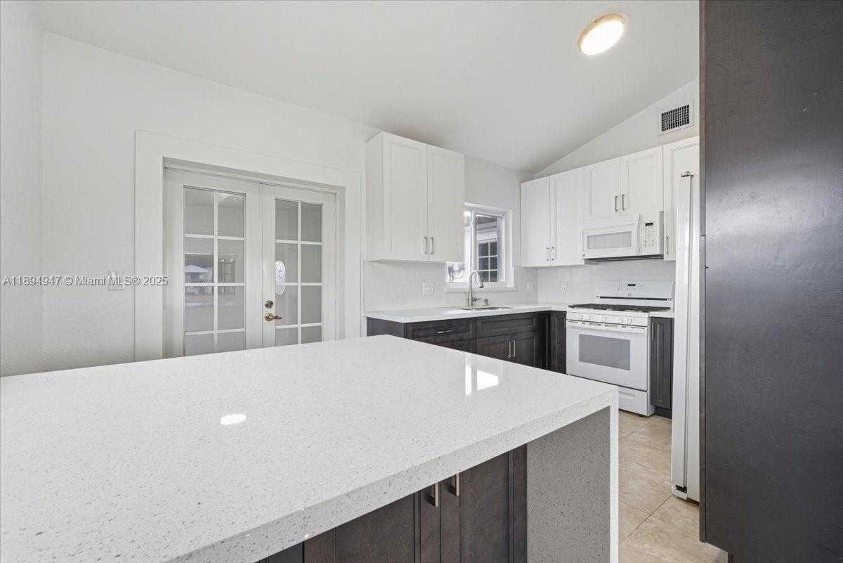Small Image of 257 WEST 44TH ST, Hialeah Number 6