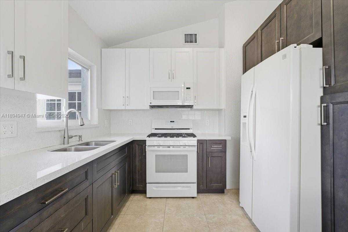 Small Image of 257 WEST 44TH ST, Hialeah Number 7
