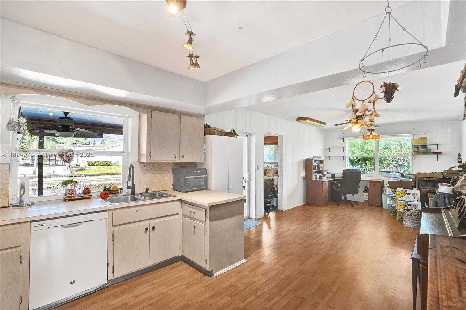 Small Image of 6091 SOUTH WEST 14TH ST, Plantation Number 27