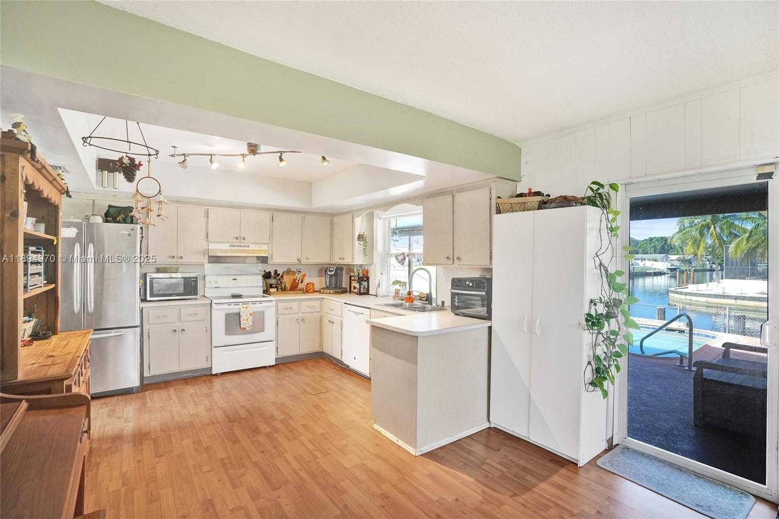 Small Image of 6091 SOUTH WEST 14TH ST, Plantation Number 28