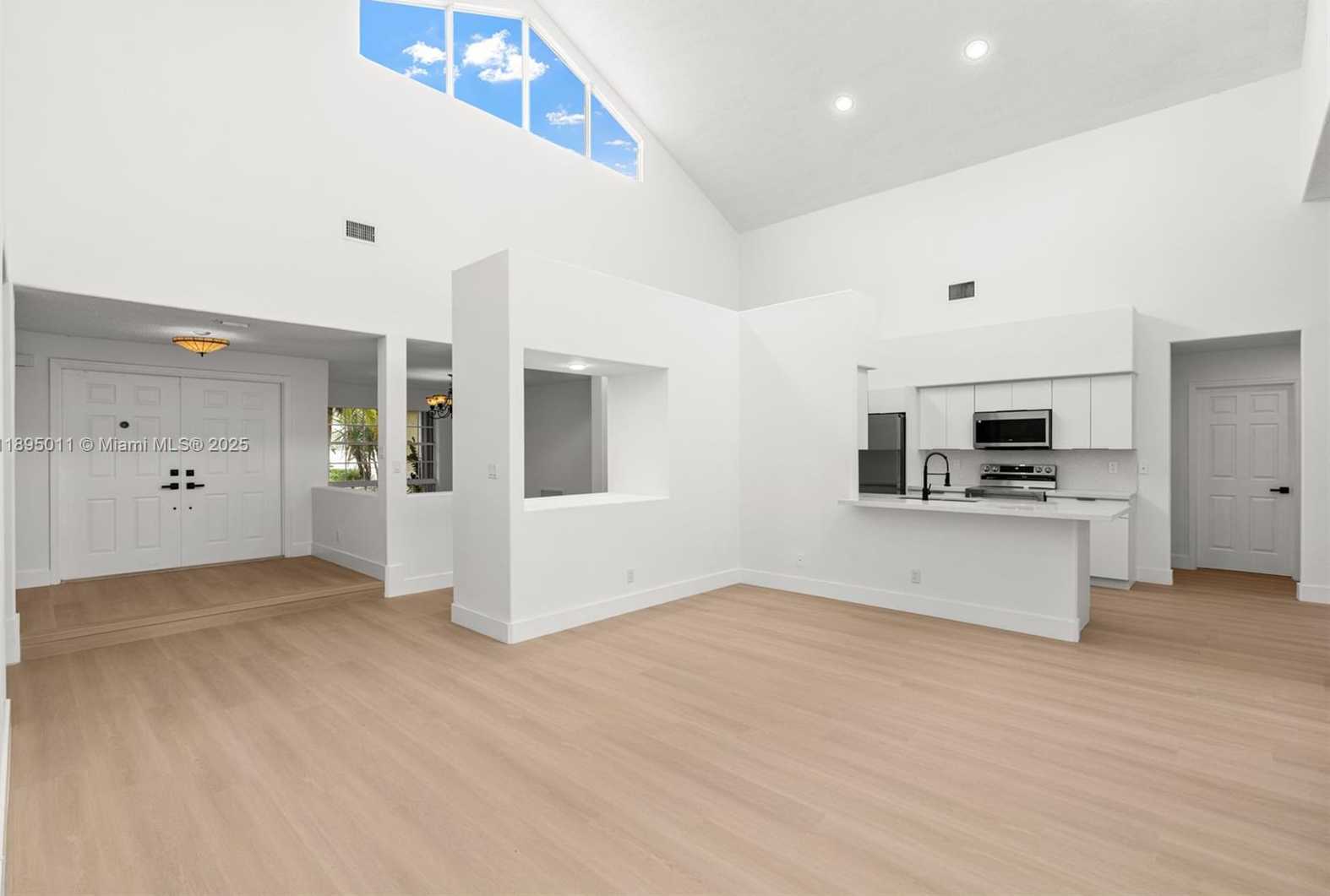 Small Image of 20211 NORTH WEST 10TH ST, Pembroke Pines Number 12