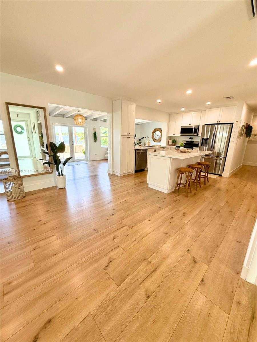 Small Image of 17500 NORTH WEST 82ND CT, Hialeah Number 11