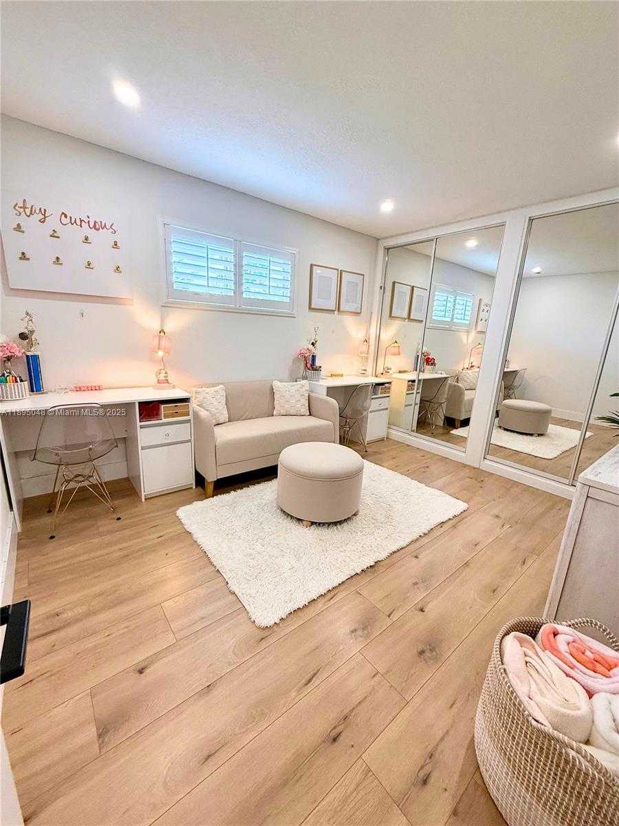 Small Image of 17500 NORTH WEST 82ND CT, Hialeah Number 23