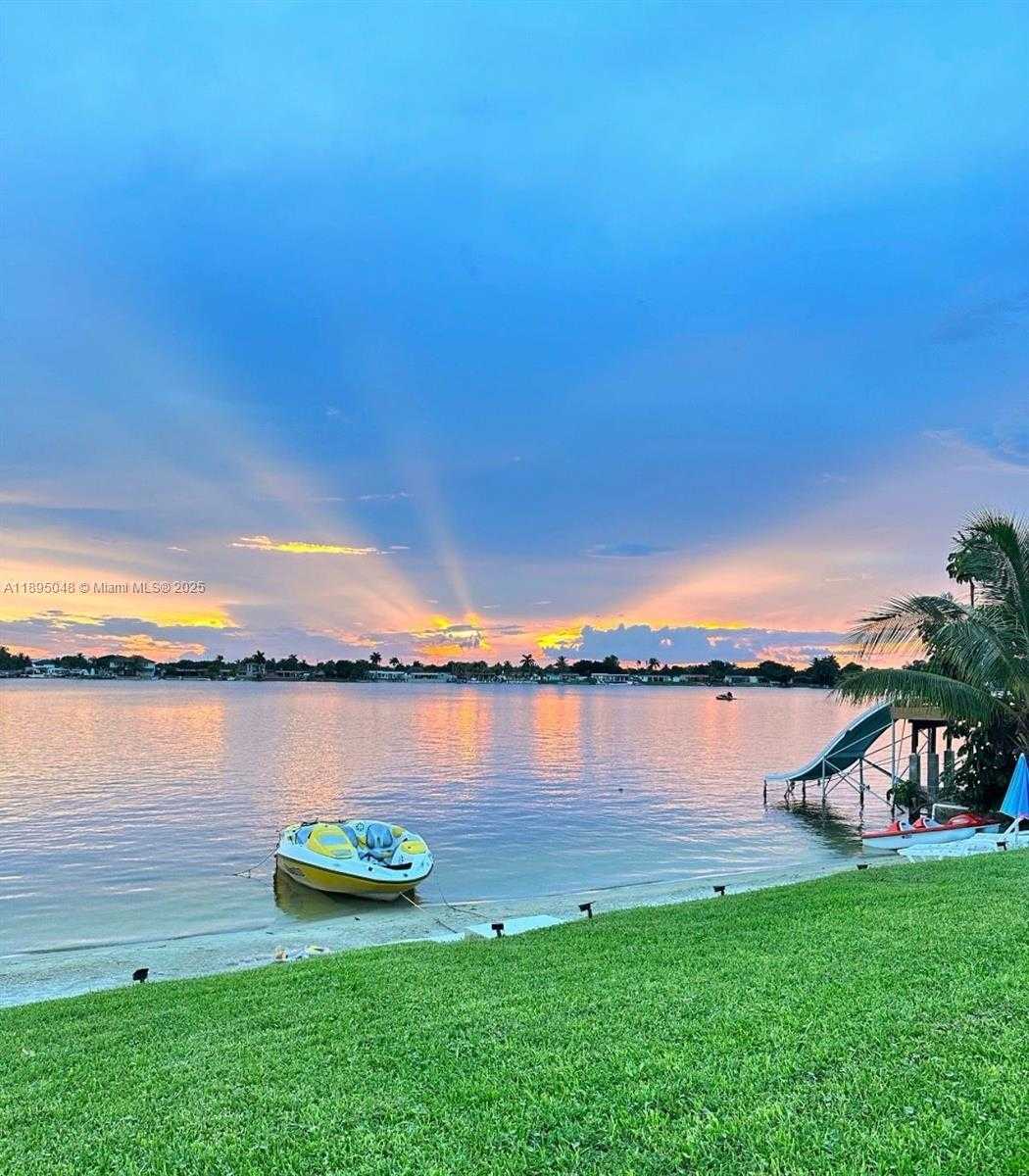Small Image of 17500 NORTH WEST 82ND CT, Hialeah Number 25