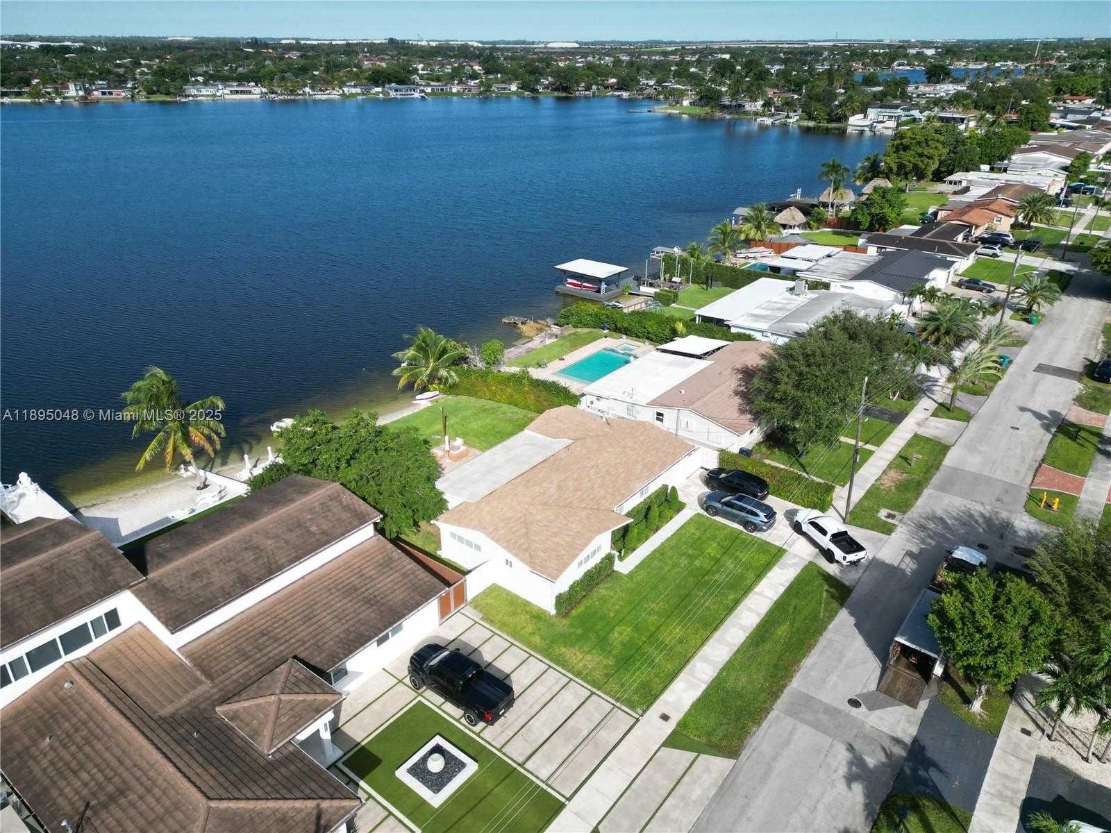 Small Image of 17500 NORTH WEST 82ND CT, Hialeah Number 26