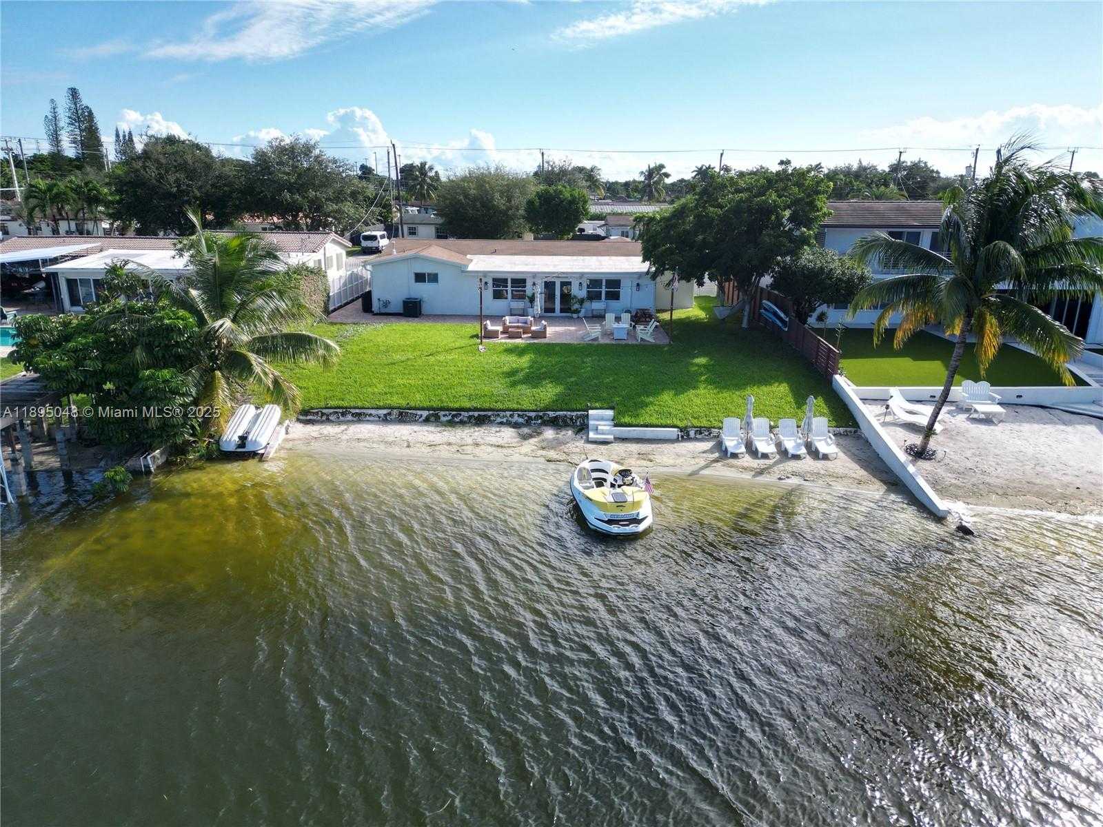 Small Image of 17500 NORTH WEST 82ND CT, Hialeah Number 27