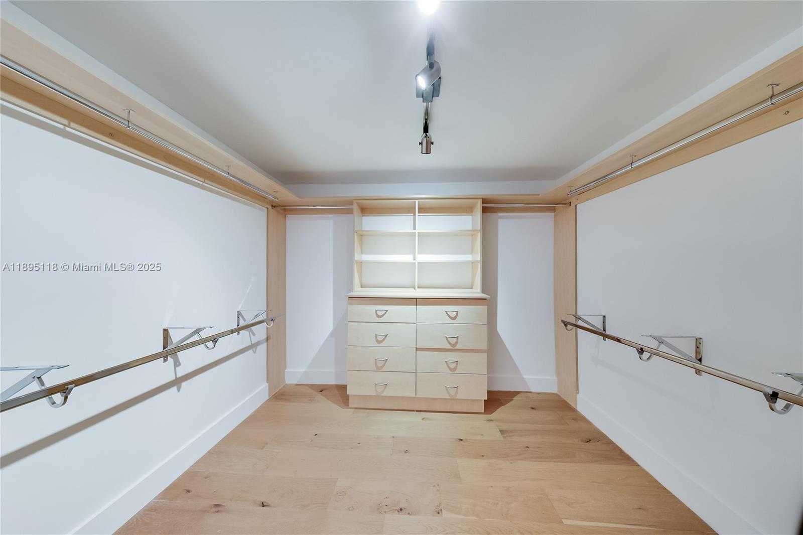Small Image of 5244 ALTON RD, Miami Beach Number 10