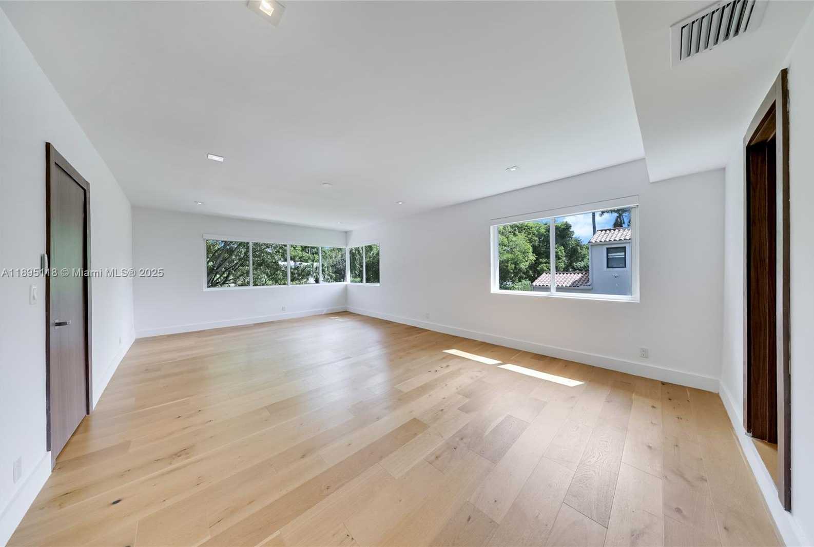 Small Image of 5244 ALTON RD, Miami Beach Number 13