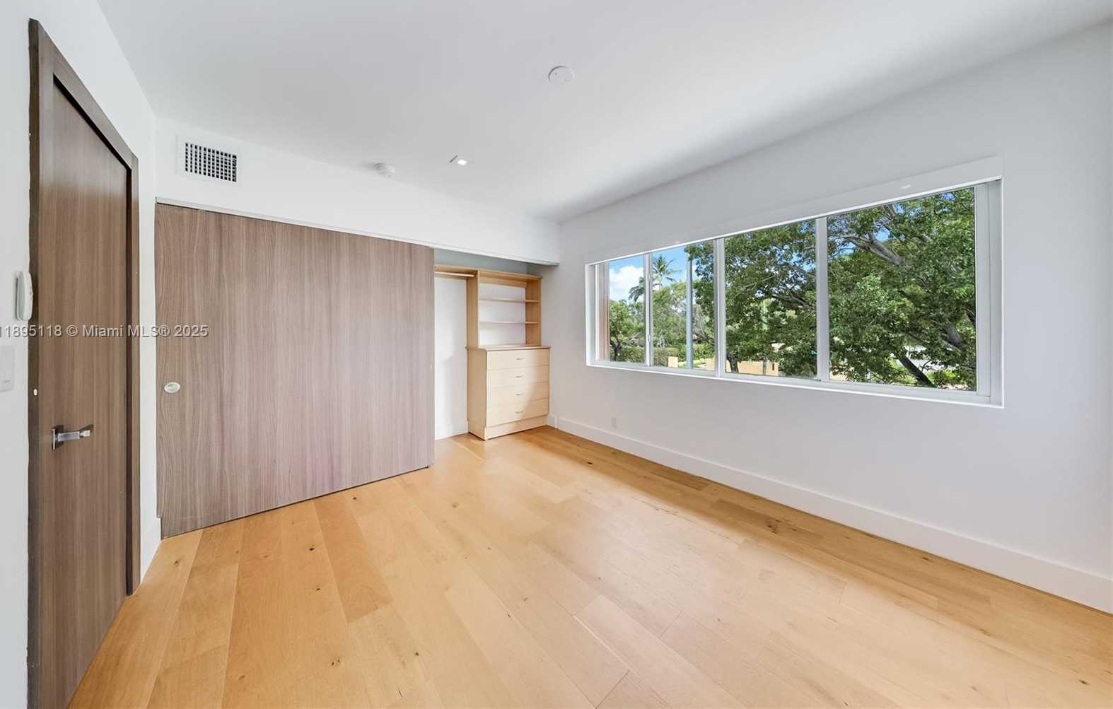 Small Image of 5244 ALTON RD, Miami Beach Number 14