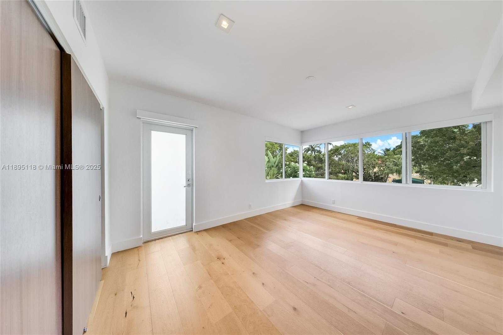 Small Image of 5244 ALTON RD, Miami Beach Number 15