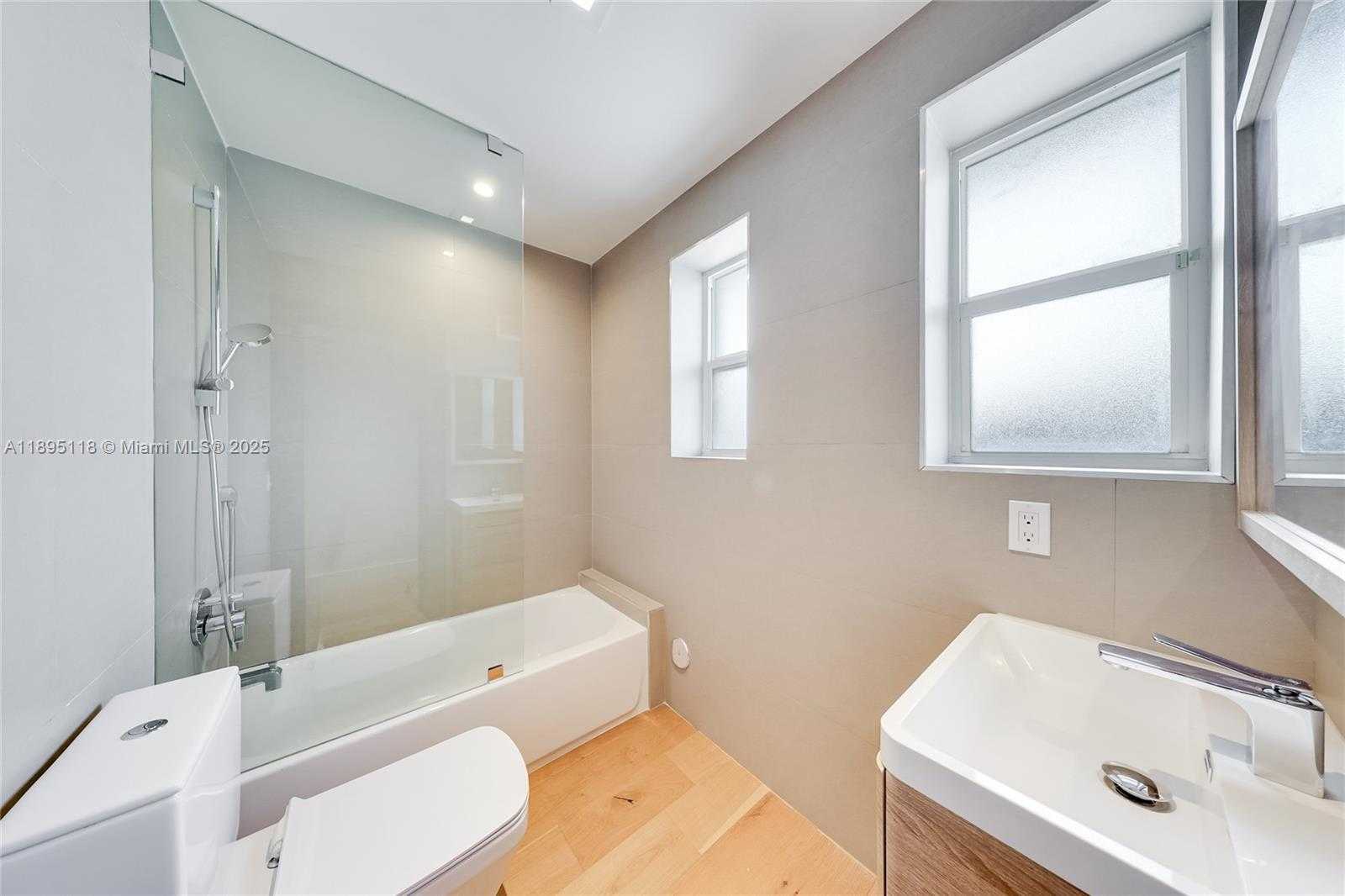 Small Image of 5244 ALTON RD, Miami Beach Number 16