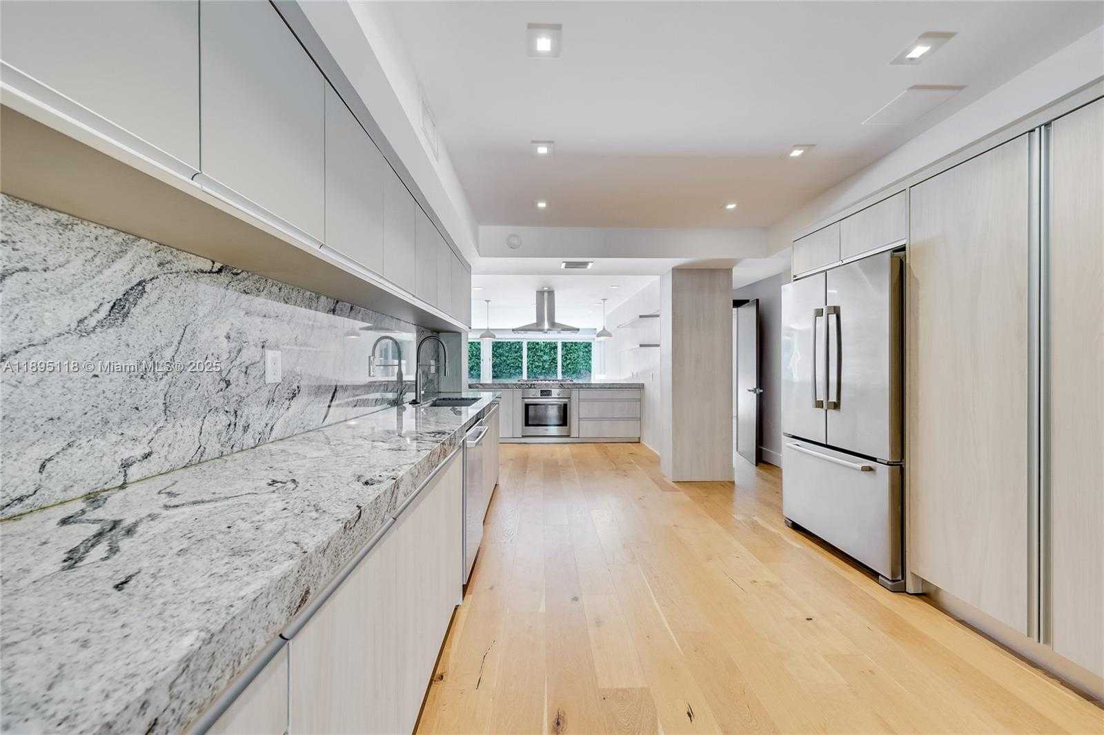 Small Image of 5244 ALTON RD, Miami Beach Number 17