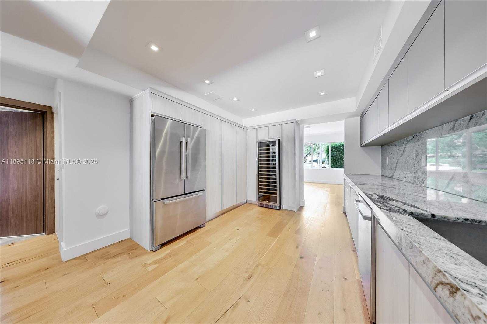 Small Image of 5244 ALTON RD, Miami Beach Number 18