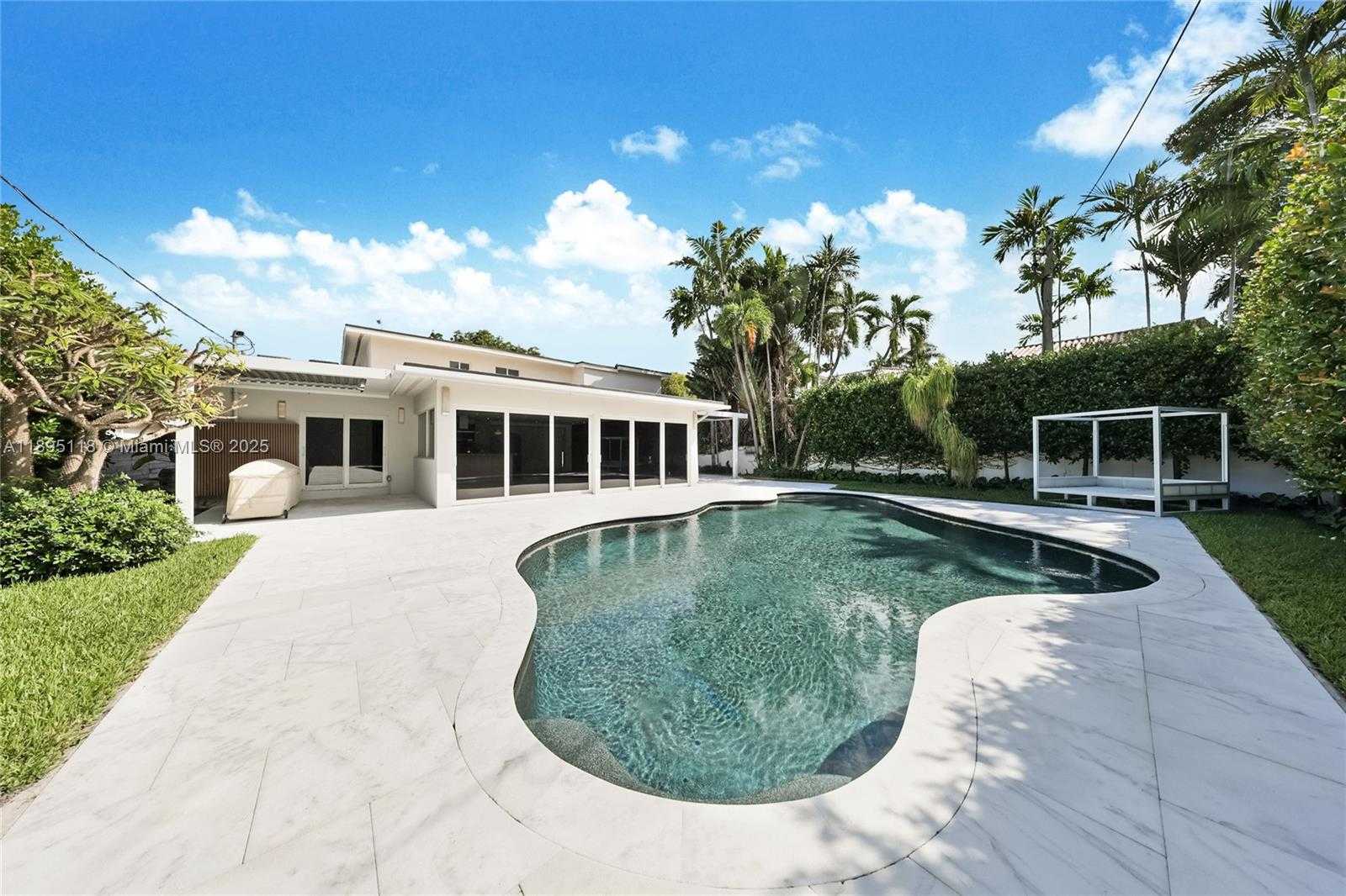 Small Image of 5244 ALTON RD, Miami Beach Number 2