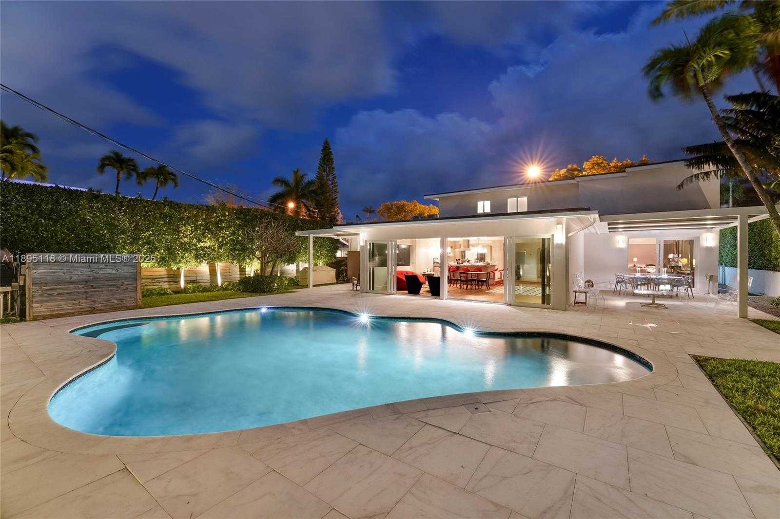 Small Image of 5244 ALTON RD, Miami Beach Number 26