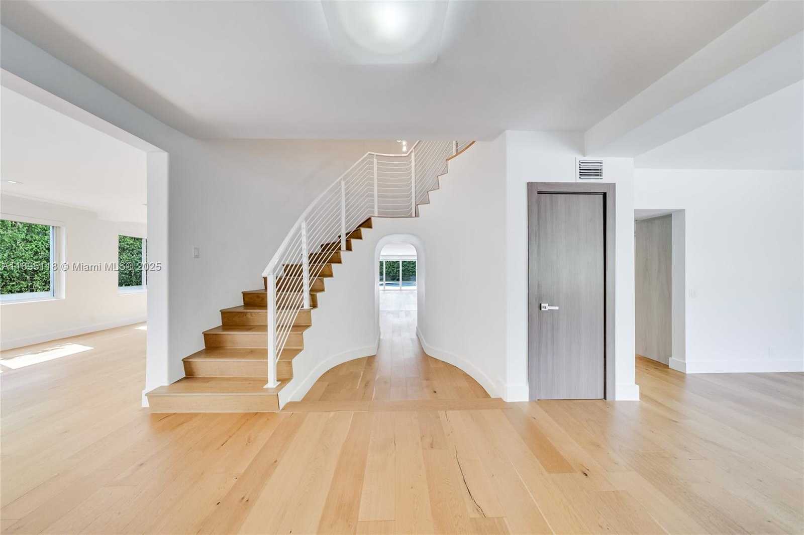 Small Image of 5244 ALTON RD, Miami Beach Number 3