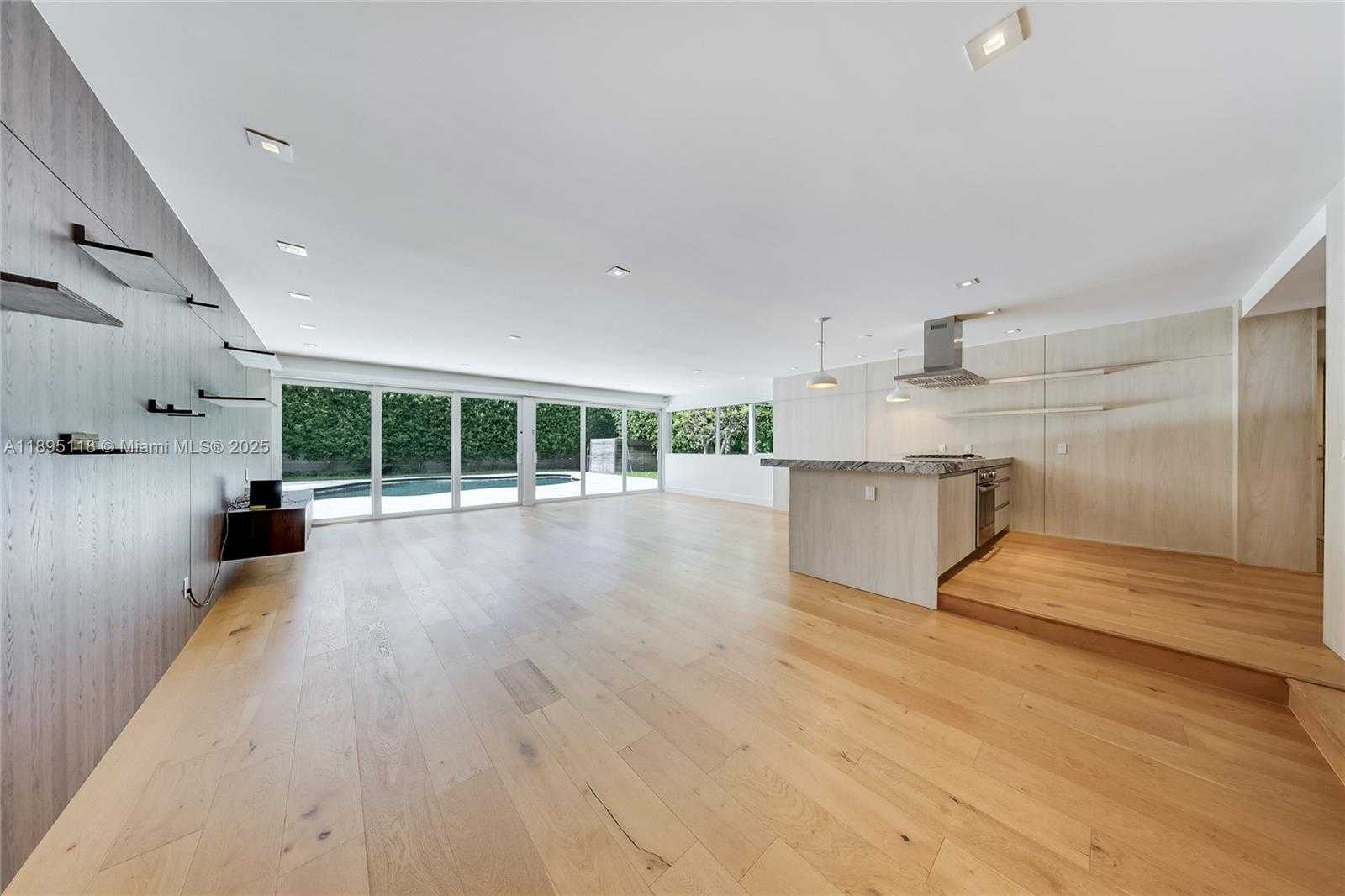 Small Image of 5244 ALTON RD, Miami Beach Number 6