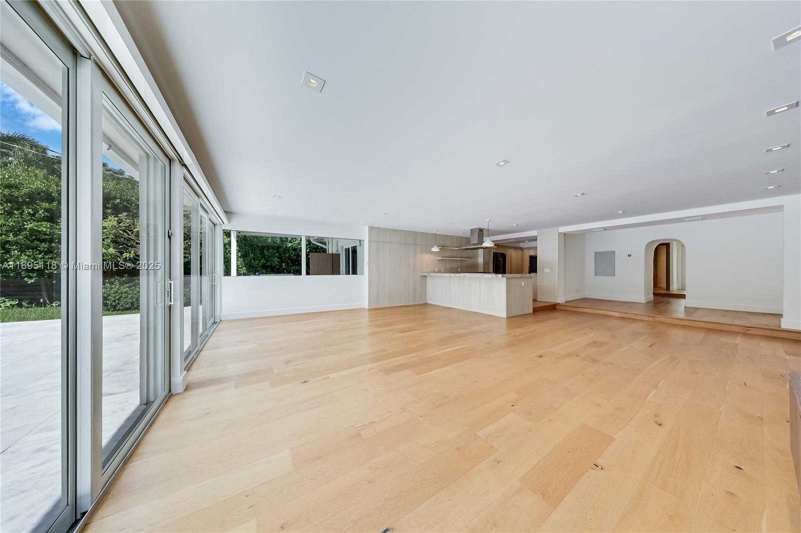 Small Image of 5244 ALTON RD, Miami Beach Number 7