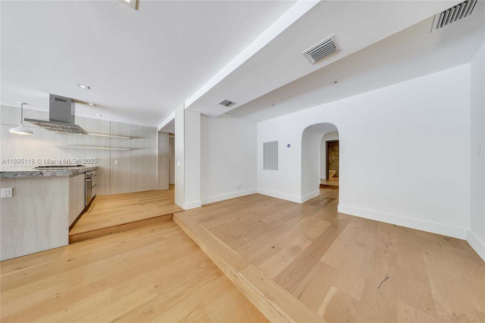 Small Image of 5244 ALTON RD, Miami Beach Number 8