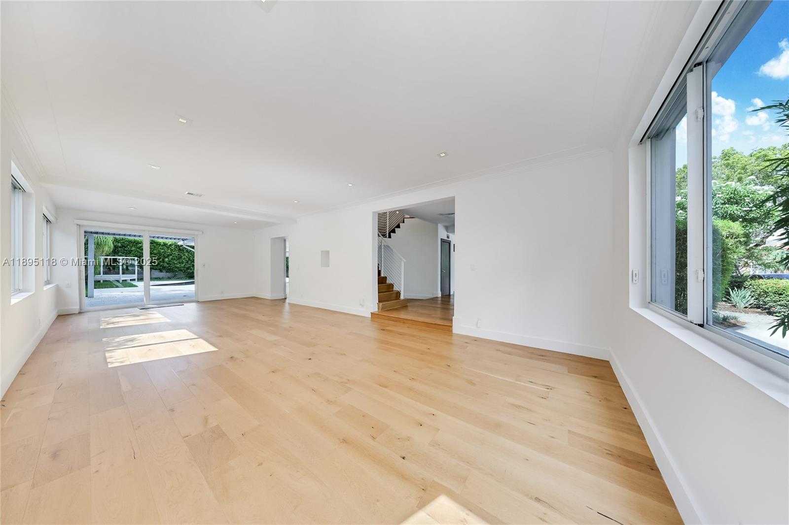 Small Image of 5244 ALTON RD, Miami Beach Number 9