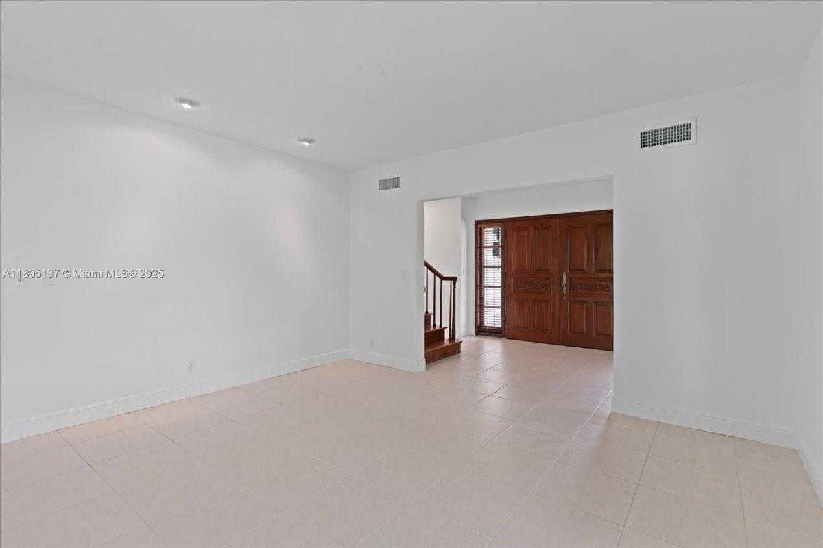Small Image of 1961 NORTH EAST 188TH ST, Miami Number 15