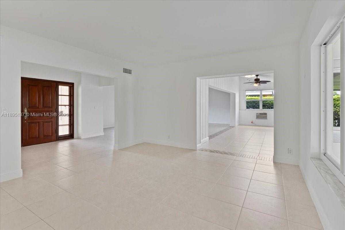 Small Image of 1961 NORTH EAST 188TH ST, Miami Number 17