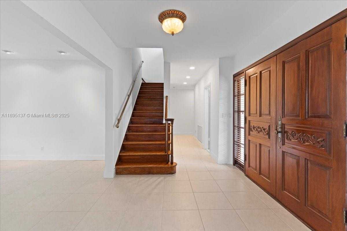 Small Image of 1961 NORTH EAST 188TH ST, Miami Number 18