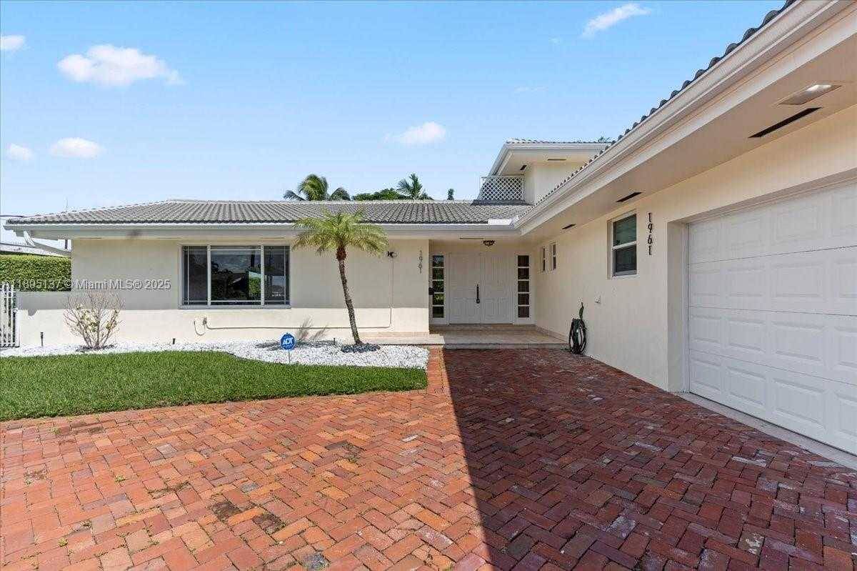 Small Image of 1961 NORTH EAST 188TH ST, Miami Number 2
