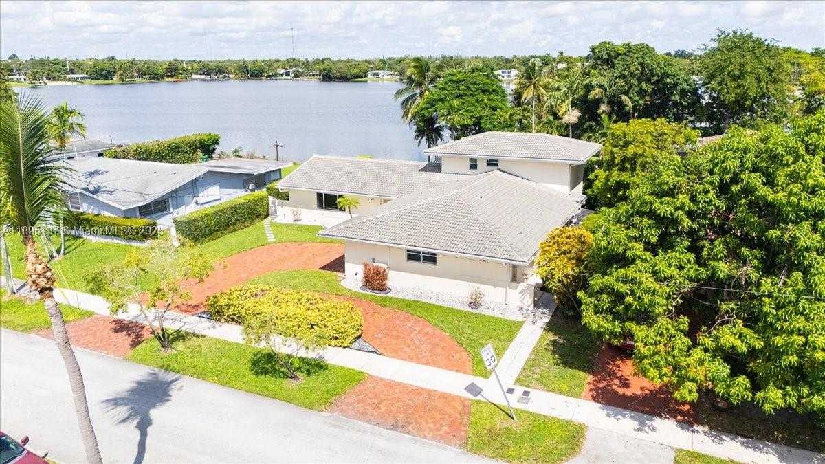 Small Image of 1961 NORTH EAST 188TH ST, Miami Number 3