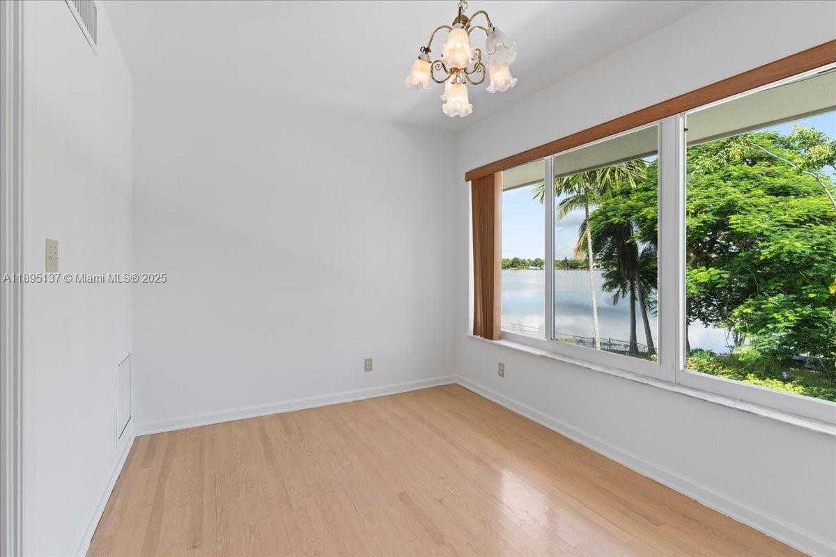 Small Image of 1961 NORTH EAST 188TH ST, Miami Number 34