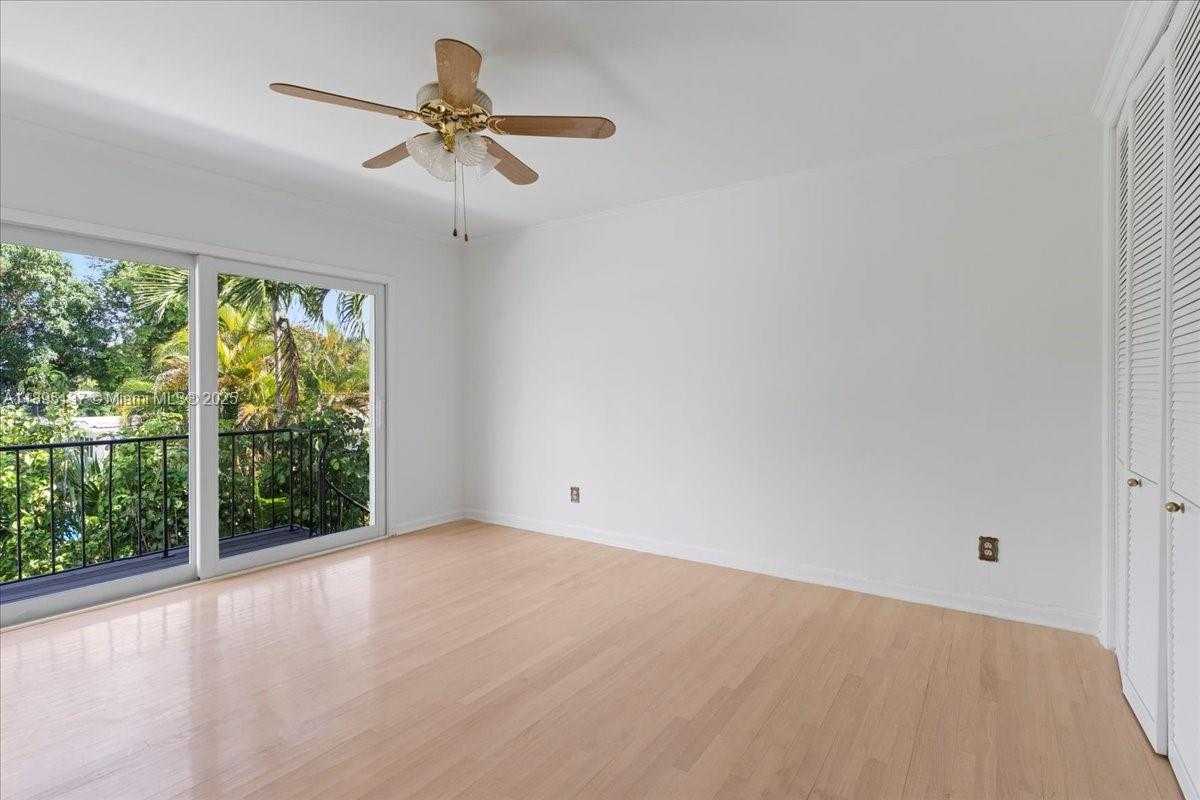Small Image of 1961 NORTH EAST 188TH ST, Miami Number 35