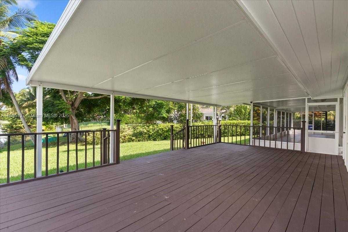 Small Image of 1961 NORTH EAST 188TH ST, Miami Number 41
