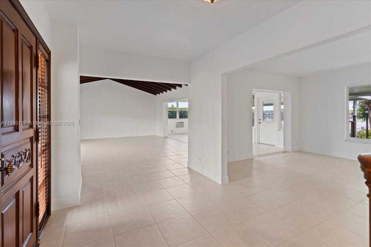 Small Image of 1961 NORTH EAST 188TH ST, Miami Number 6