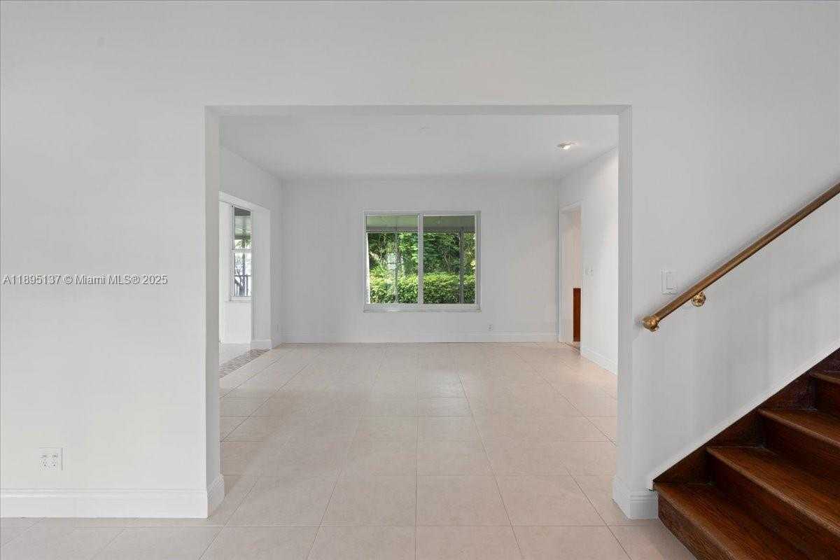 Small Image of 1961 NORTH EAST 188TH ST, Miami Number 7