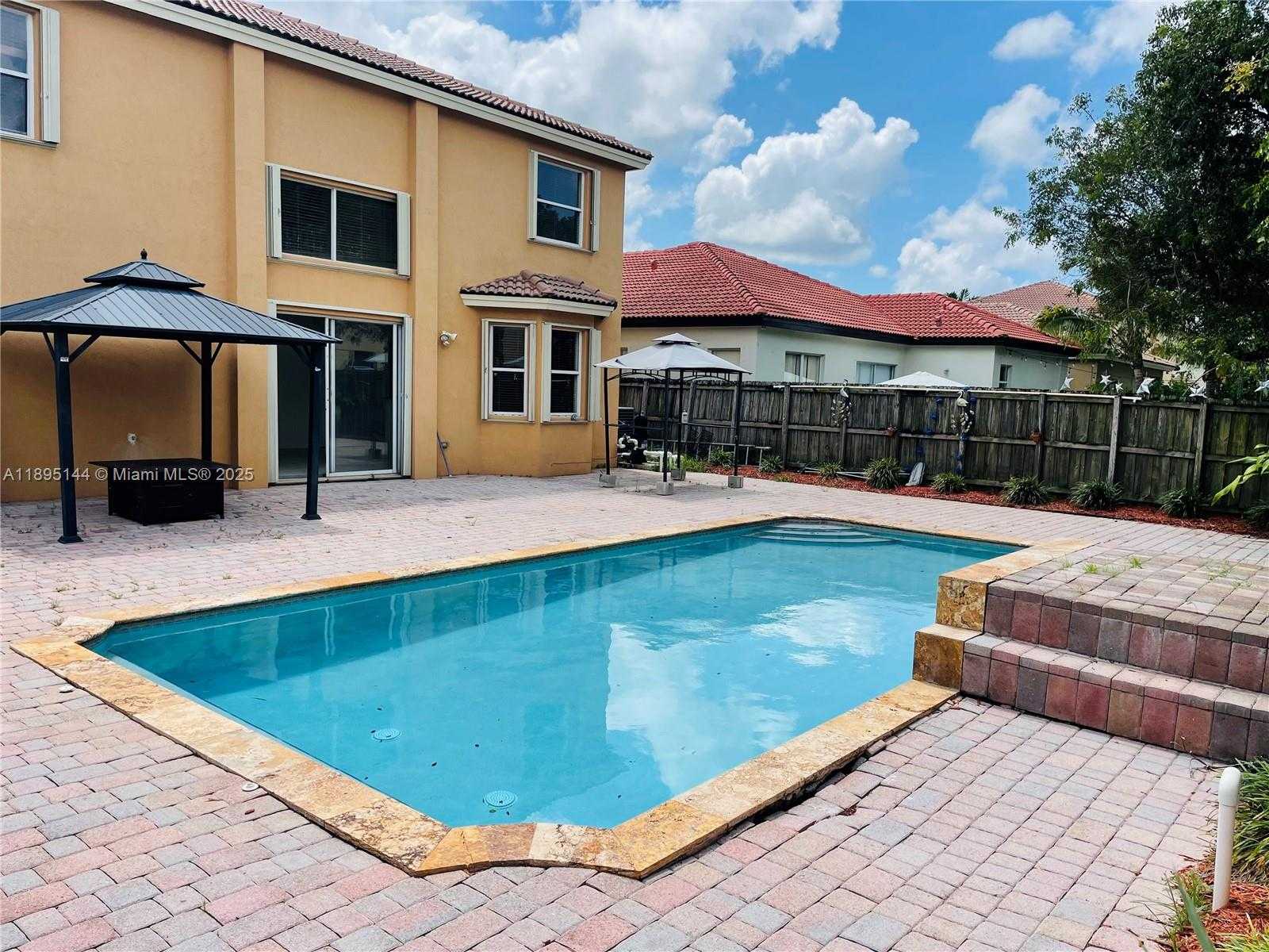 Small Image of 1750 SOUTH EAST 19TH AVE, Homestead Number 3