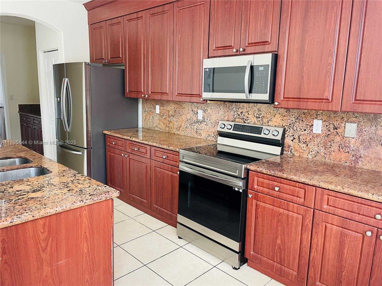 Small Image of 1750 SOUTH EAST 19TH AVE, Homestead Number 4