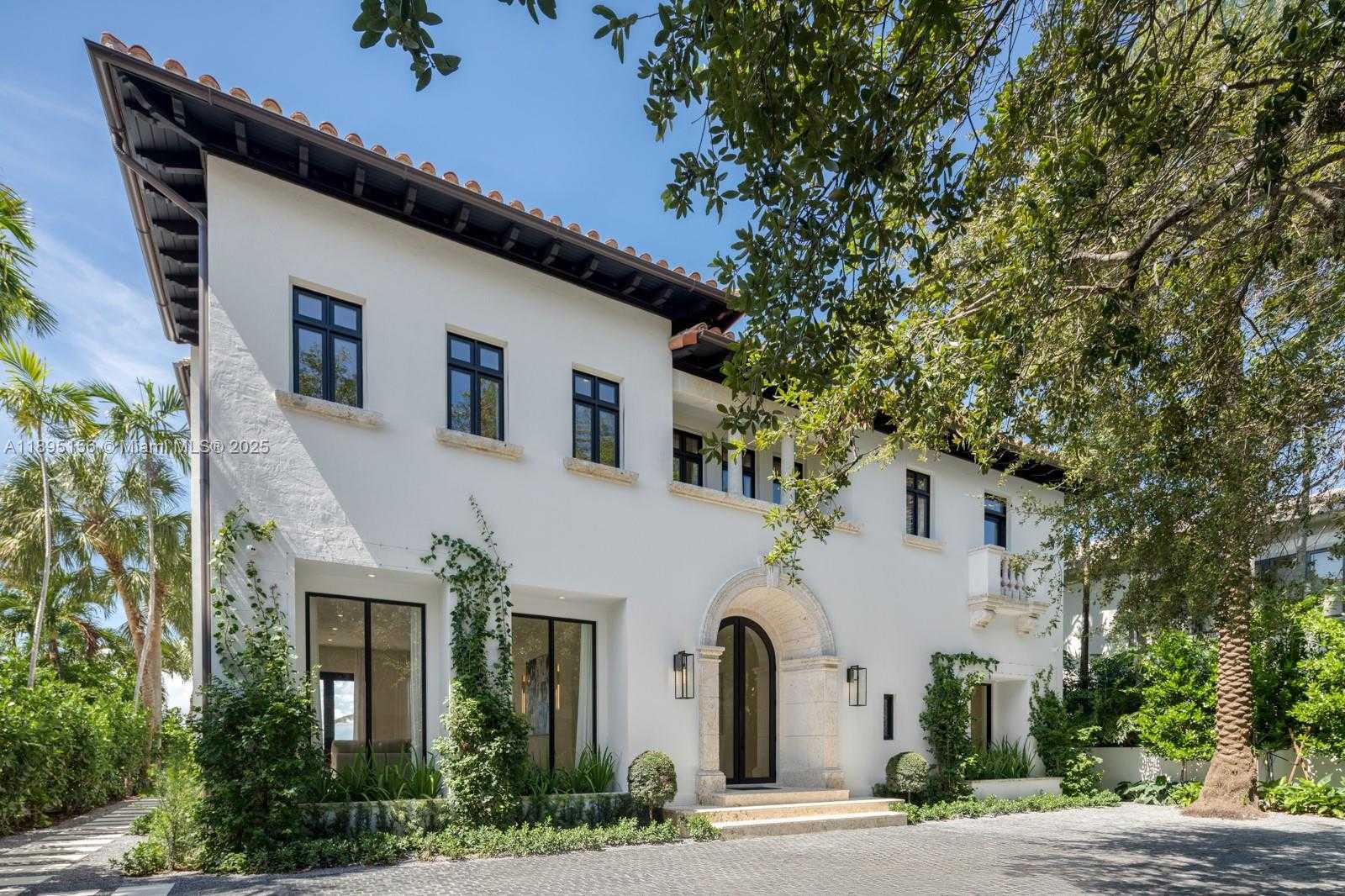 Small Image of 5300 NORTH BAY RD, Miami Beach Number 10