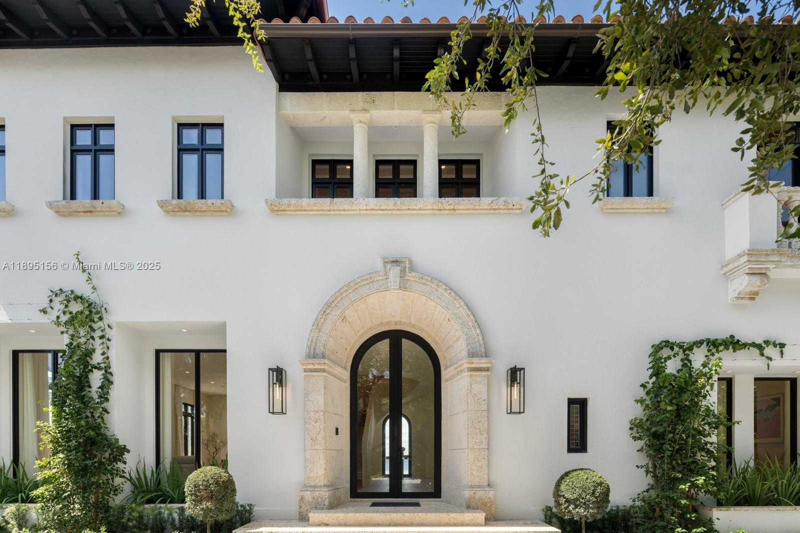 Small Image of 5300 NORTH BAY RD, Miami Beach Number 11