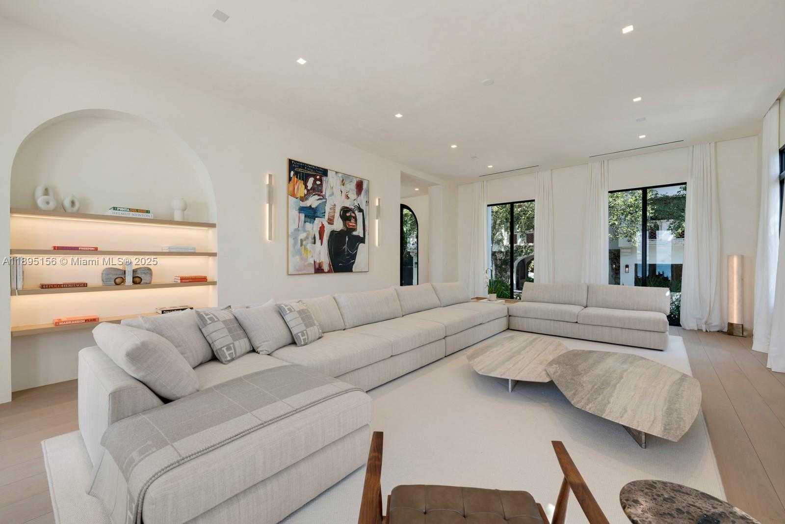 Small Image of 5300 NORTH BAY RD, Miami Beach Number 13