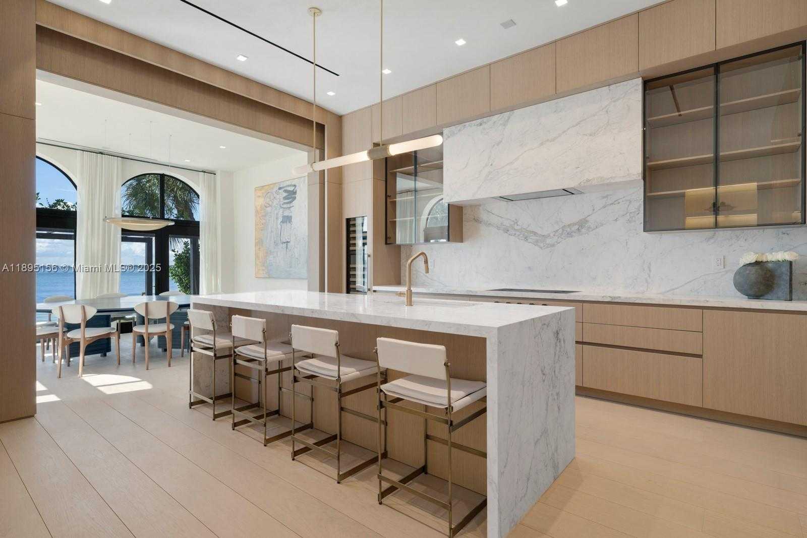 Small Image of 5300 NORTH BAY RD, Miami Beach Number 16