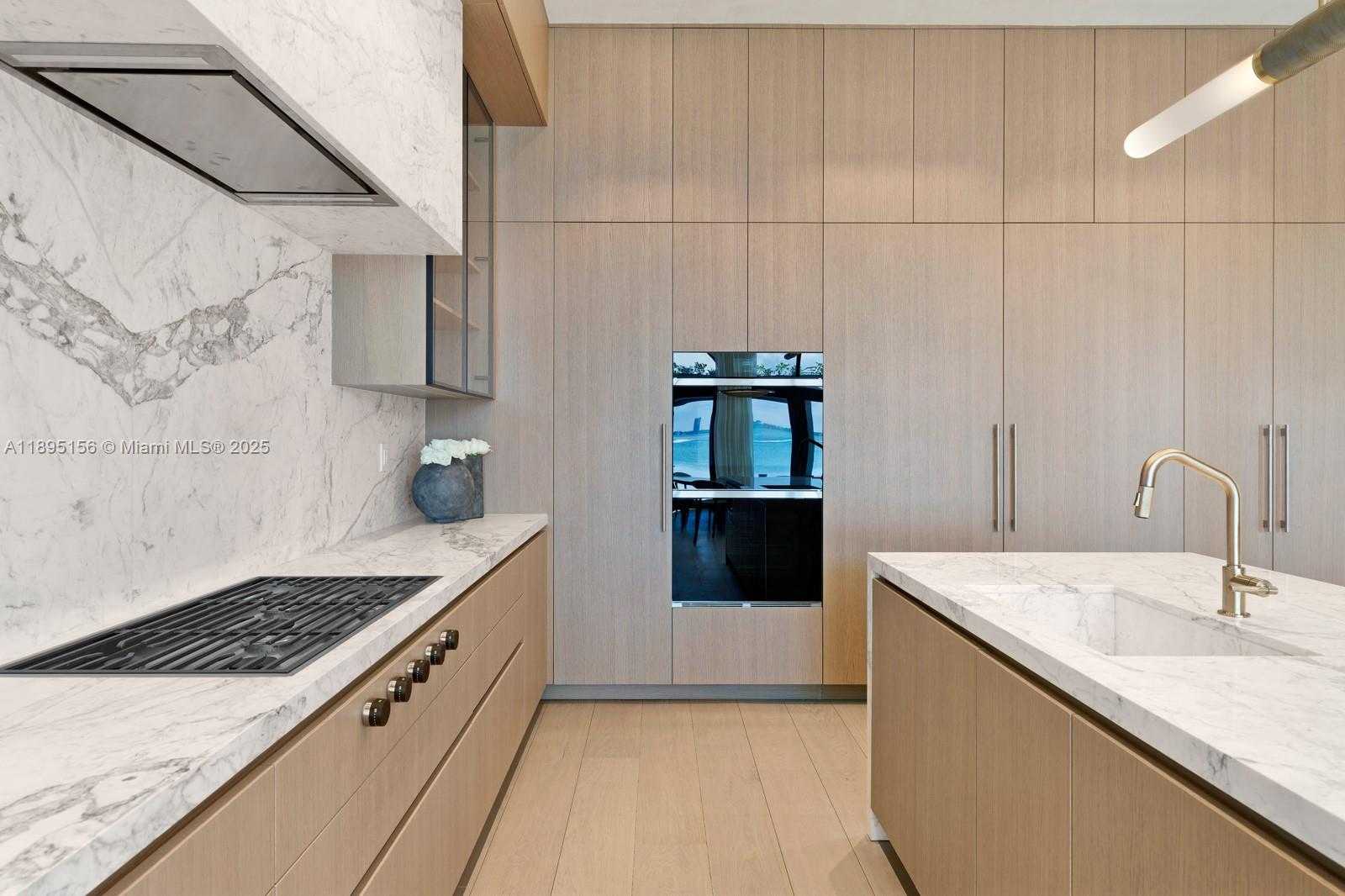 Small Image of 5300 NORTH BAY RD, Miami Beach Number 17