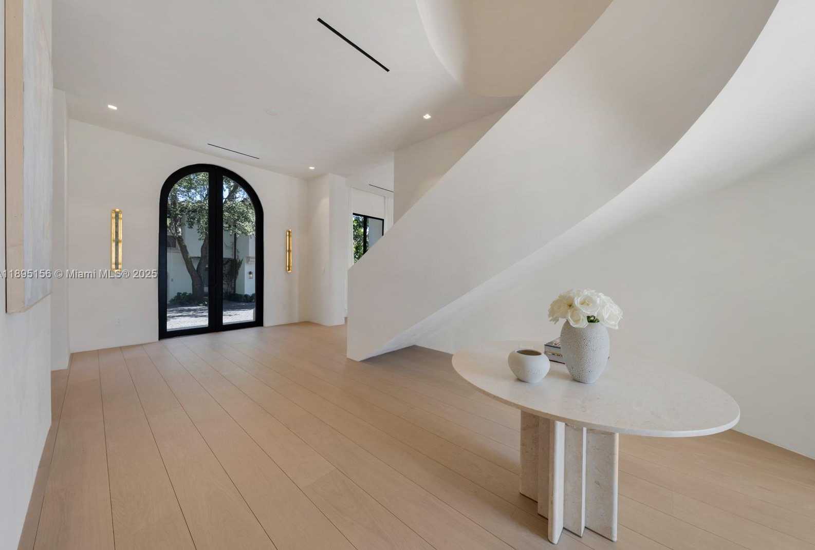 Small Image of 5300 NORTH BAY RD, Miami Beach Number 21