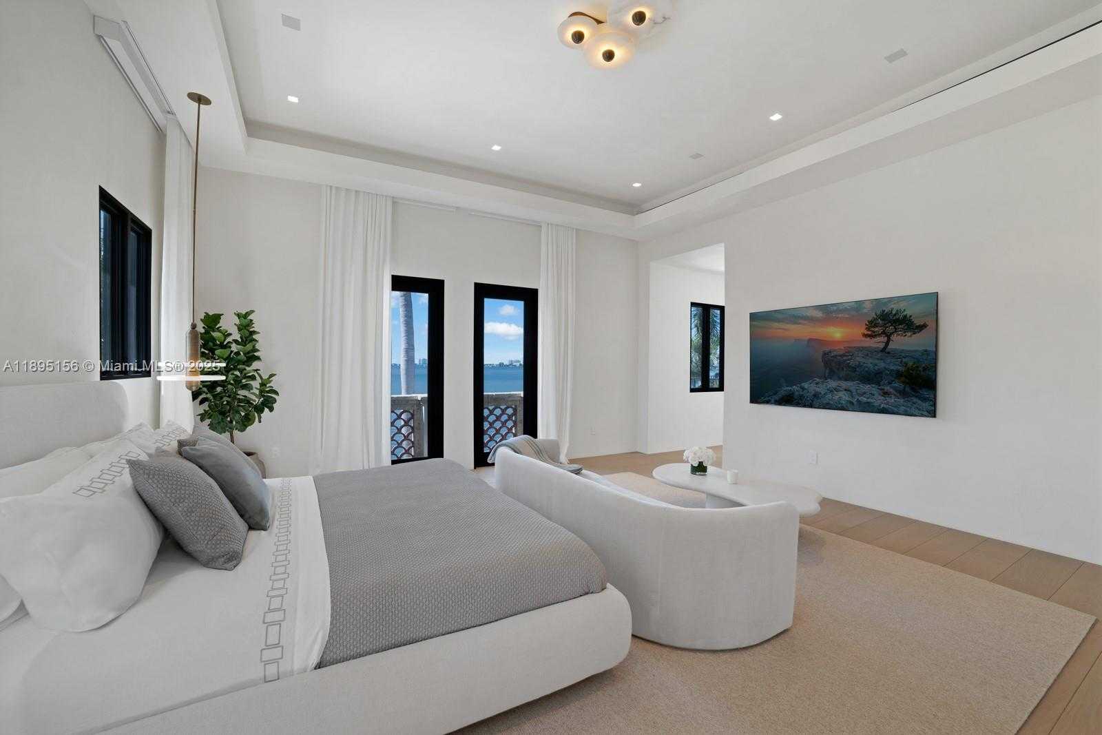 Small Image of 5300 NORTH BAY RD, Miami Beach Number 24