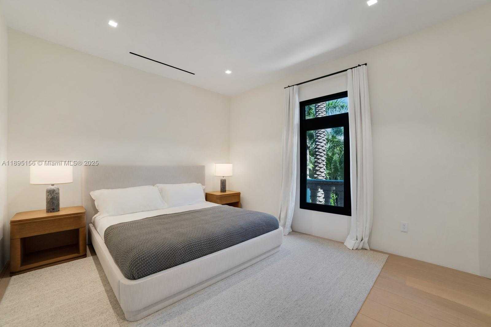 Small Image of 5300 NORTH BAY RD, Miami Beach Number 28