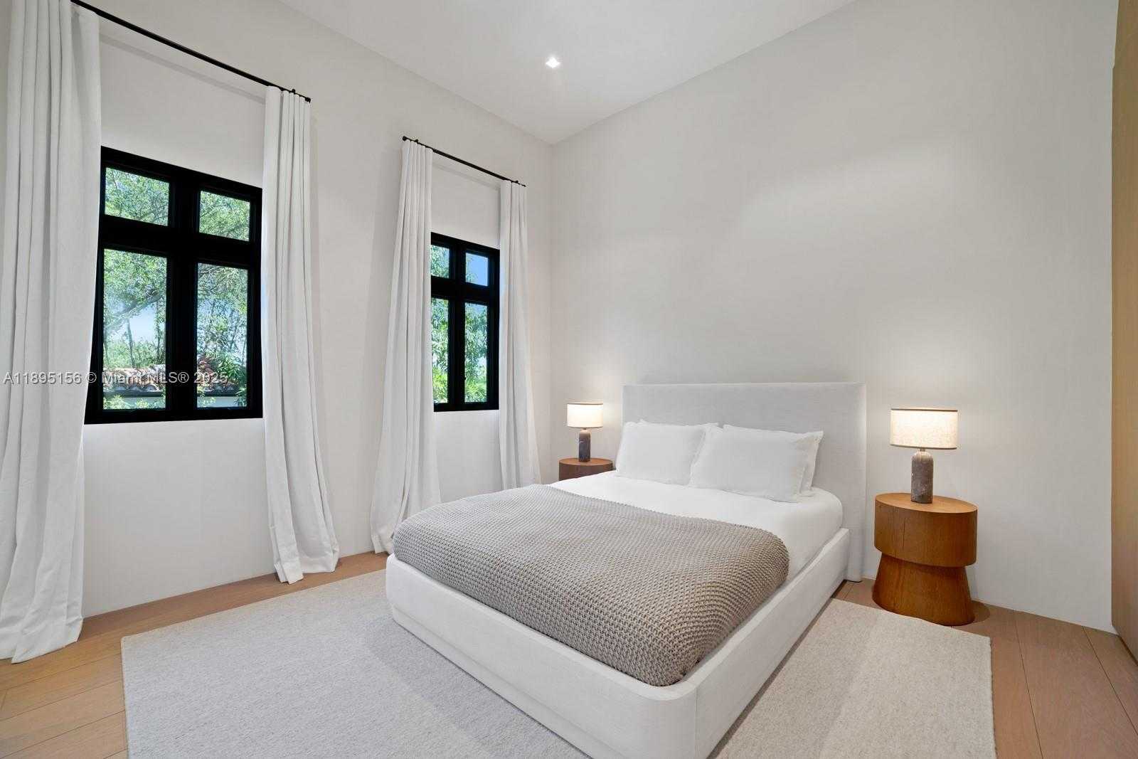 Small Image of 5300 NORTH BAY RD, Miami Beach Number 31